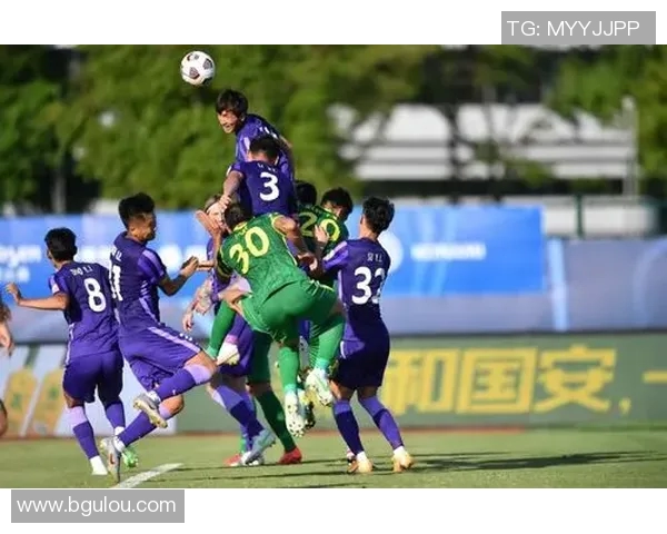 泰达国安激战正酣宋岳盘带技艺尽显球场风采