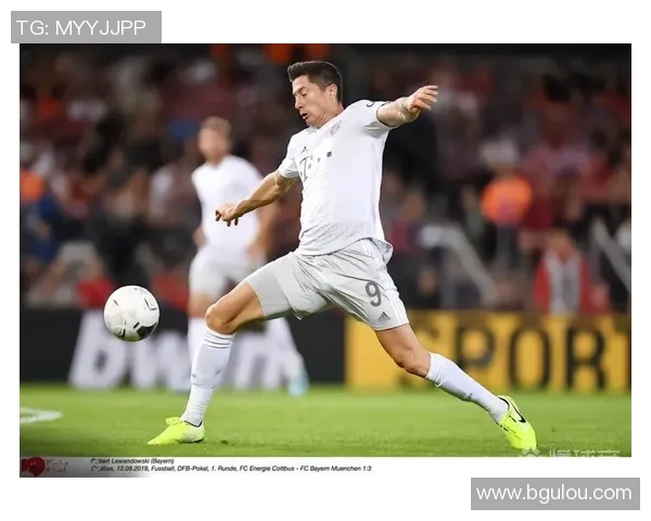 莱万带领球队再创辉煌赛季表现引发全球球迷热议与期待